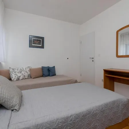 In With Sea View, Balcony, Air Conditioning, W-lan 3553-2 * Supetar