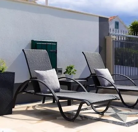 Lägenhet In With Sea View, Balcony, Air Conditioning, W-lan 3553-2 Supetar