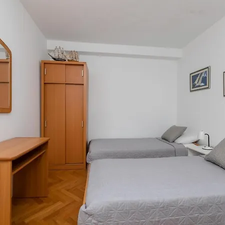Lägenhet In With Sea View, Balcony, Air Conditioning, W-lan 3553-2 Supetar